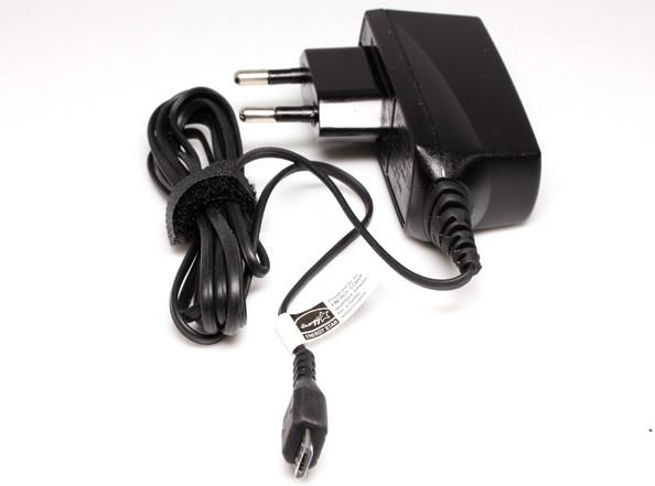 kucni-punjac-za-nokia-8600-3846-2.jpg